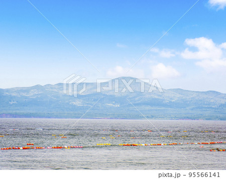 野付半島から見る国後島(北海道別海町) 野付半島から見る国後島(北海道別海町) 95566141