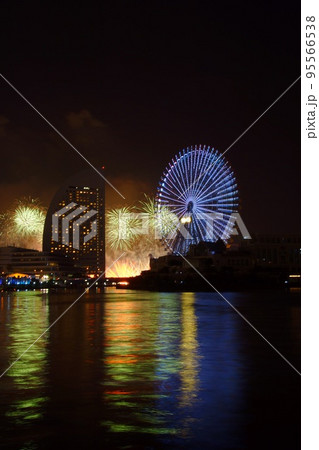 横浜みなとみらいの花火 95566538