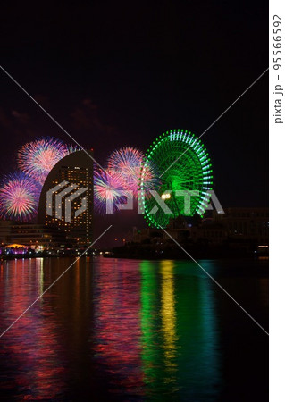 横浜みなとみらいの花火 95566592