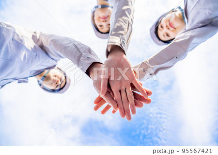 結束したエンジニアチーム 95567421