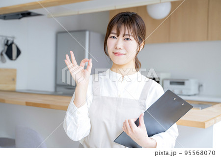 家事代行　ホームヘルパー　女性 95568070