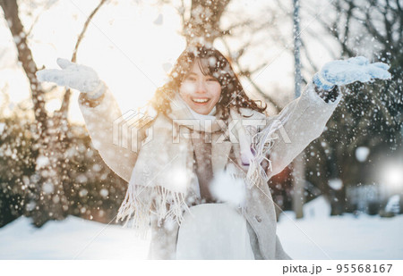 雪が舞う 雪が舞う 95568167