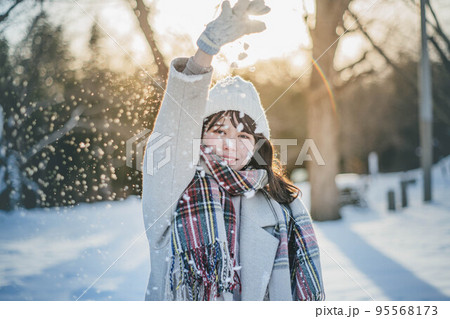 雪が舞う 雪が舞う 95568173