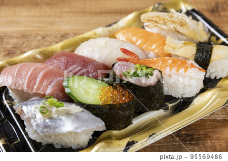 美味しい握り鮨盛り合わせ 95569486
