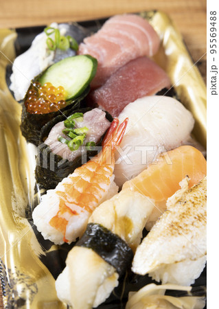 美味しい握り鮨盛合せ 95569488