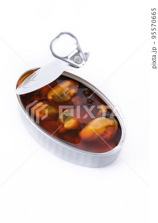Can of mussels isolated on white background Can of mussels isolated on white background 95570665