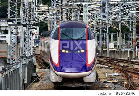 陸奥路を山形へ…　E3系・山形新幹線『つばさ』 95573346