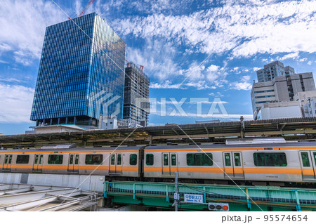 日本の東京都市景観　変貌する中野駅周辺。市街地再開発事業＝10月23日 95574654