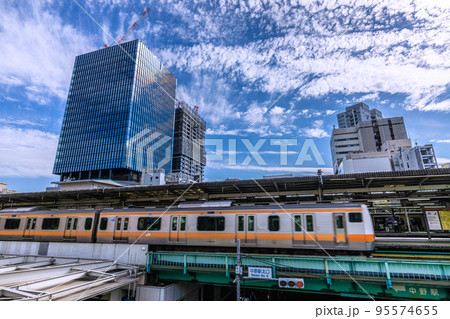 日本の東京都市景観 変貌する中野駅周辺。市街地再開発事業=10月23日 日本の東京都市景観 変貌する中野駅周辺。市街地再開発事業=10月23日 95574655