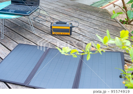 ウッドデッキでソーラー発電 95574919