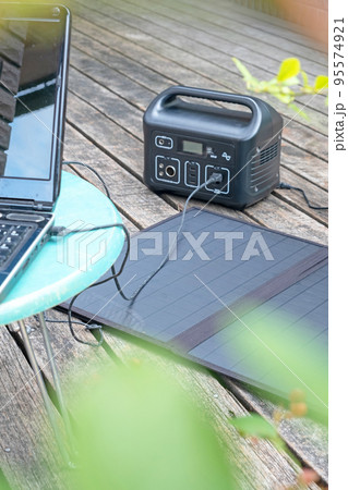 ウッドデッキでソーラー発電 95574921
