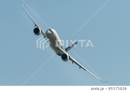 long-range wide-body twin-engine passenger aircraft Airbus A350-900 XWB Airbus Industrie. 95575026