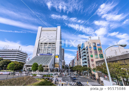 日本の東京都市景観　中野駅前の中野サンプラザや街並みを望む＝10月23日 95575086