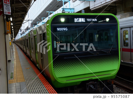 JR東日本E235系電車 95575087