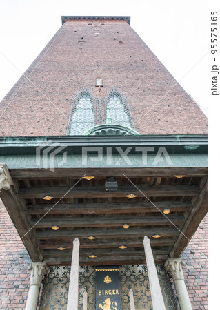 ストックホルム市庁舎　ビルイェル・ヤール横臥像 95575165