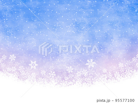 淡いブルーの水彩背景と降り積もる雪の結晶 95577100