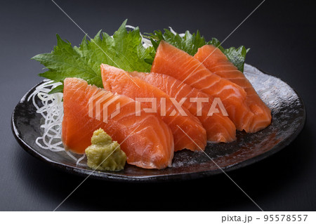 サーモンの刺身　sashimi	 95578557