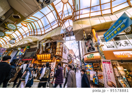 日本の東京都市景観 中野駅前・中野サンモール商店街や三番街などを望む=10月23日 日本の東京都市景観 中野駅前・中野サンモール商店街や三番街などを望む=10月23日 95578881
