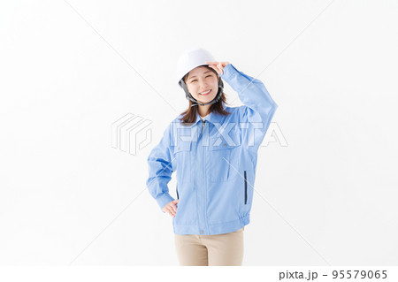作業着を着ている女性 95579065