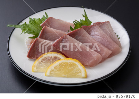 ブリの刺身　sashimi 	 95579170