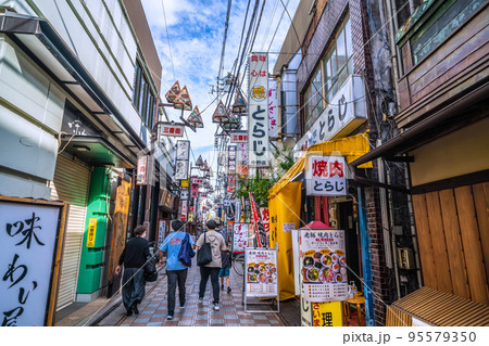 日本の東京都市景観 中野サンモール商店街とつながる三番街などを望む=10月23日 日本の東京都市景観 中野サンモール商店街とつながる三番街などを望む=10月23日 95579350