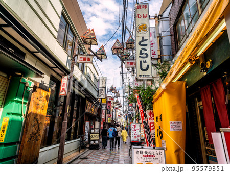 日本の東京都市景観 中野サンモール商店街とつながる三番街などを望む＝10月23日 95579351