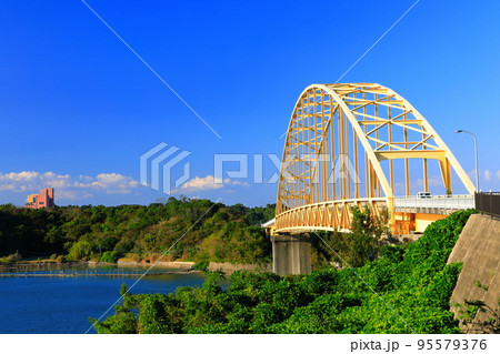 【熊本県】晴天の大矢野橋（天草五橋） 95579376