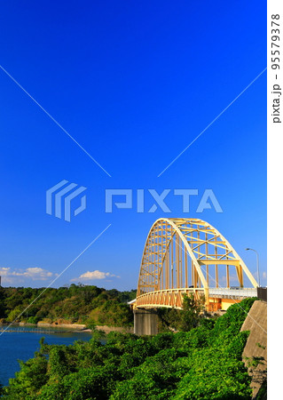 【熊本県】晴天の大矢野橋（天草五橋） 95579378