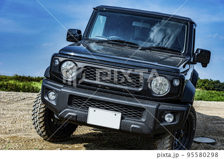青空とジムニー 95580298