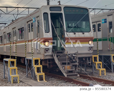 東京メトロ異常時用扉開扉 東京メトロ異常時用扉開扉 95580374