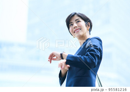 ビジネス　若い 95581216