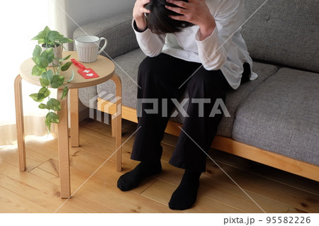 ヘルプマーク 40代女性 ヘルプマーク 40代女性 95582226