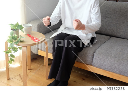 ヘルプマーク　40代女性 95582228