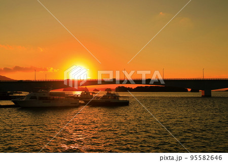 【熊本県】リゾラテラス天草の夕景(天草松島) 【熊本県】リゾラテラス天草の夕景(天草松島) 95582646