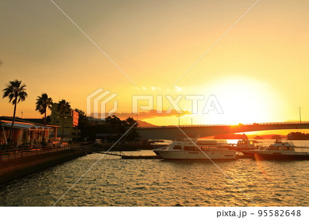 【熊本県】リゾラテラス天草の夕景(天草松島) 【熊本県】リゾラテラス天草の夕景(天草松島) 95582648