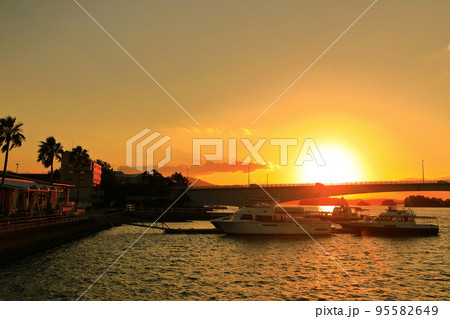【熊本県】リゾラテラス天草の夕景(天草松島) 【熊本県】リゾラテラス天草の夕景(天草松島) 95582649