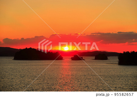 【熊本県】天草松島の夕景(天草パールライン) 【熊本県】天草松島の夕景(天草パールライン) 95582657