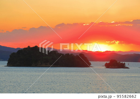 【熊本県】天草松島の夕景（天草パールライン） 95582662