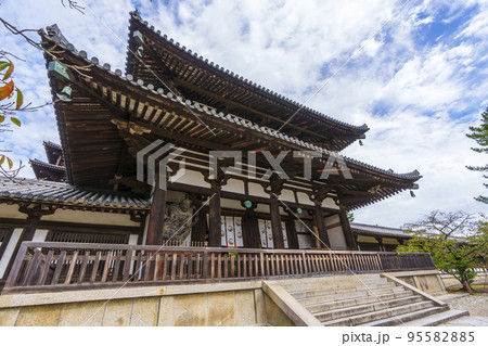 法隆寺　西院伽藍出入口　中門（奈良県生駒郡斑鳩町） 95582885