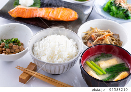 日本の朝食のイメージ 日本の朝食のイメージ 95583210