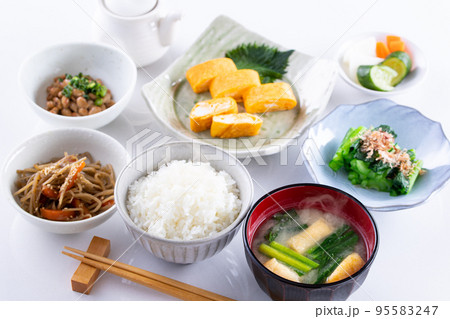 日本の朝食のイメージ 日本の朝食のイメージ 95583247