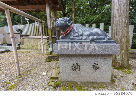 斑鳩神社　牛の像 95584076