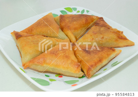 東南アジアの食べ物サモサです yummy food 95584813