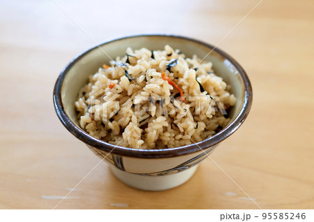 クファジューシー (沖縄風炊き込みご飯) クファジューシー (沖縄風炊き込みご飯) 95585246