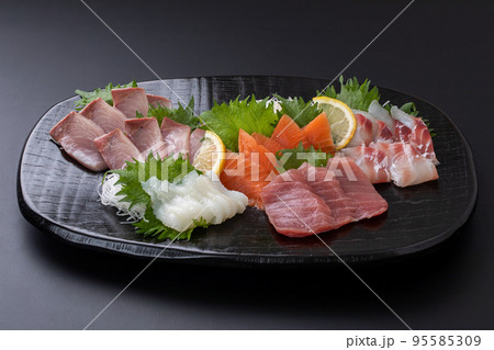 刺し身の盛り合わせ　JAPAN 95585309