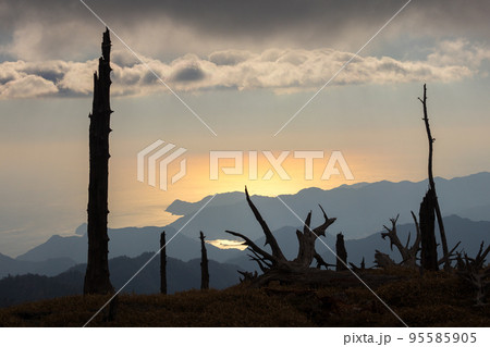 大台ヶ原、展望台からの眺め（三重県大台町）※作品コメント欄に撮影位置 95585905