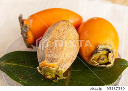 皮を剥いた筆柿 皮を剥いた筆柿 95587530