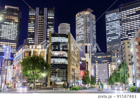 名古屋市　那古野交差点から見た名古屋駅前の高層ビル群 95587883