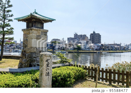 名古屋市熱田区 宮の渡し公園(七里の渡し)の常夜灯 名古屋市熱田区 宮の渡し公園(七里の渡し)の常夜灯 95588477