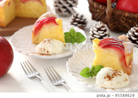 りんごケーキ 紅玉りんごのケーキでティータイム りんごケーキ 紅玉りんごのケーキでティータイム 95588629